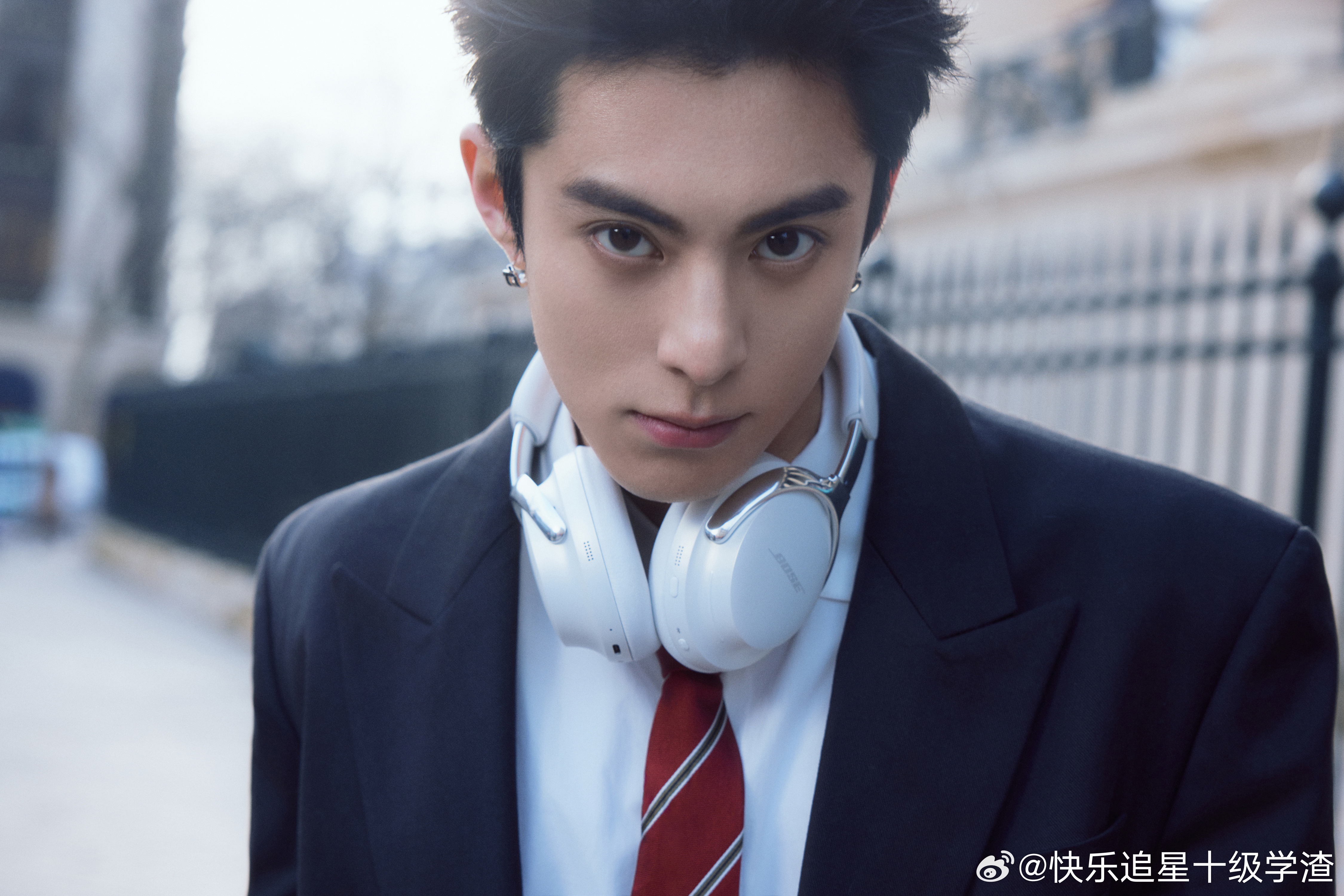 王鹤棣出道八周年营业照片  这张脸真帅！！ ​​​