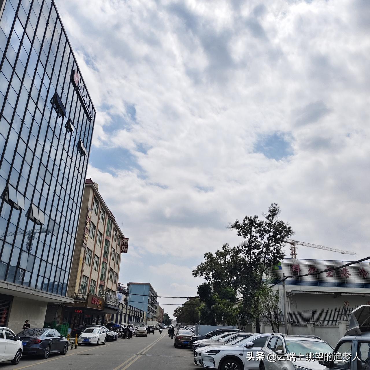 46岁中年大叔马上就要离开这个住了半年的破顶楼单间了，今天等公交车等了半个多小时