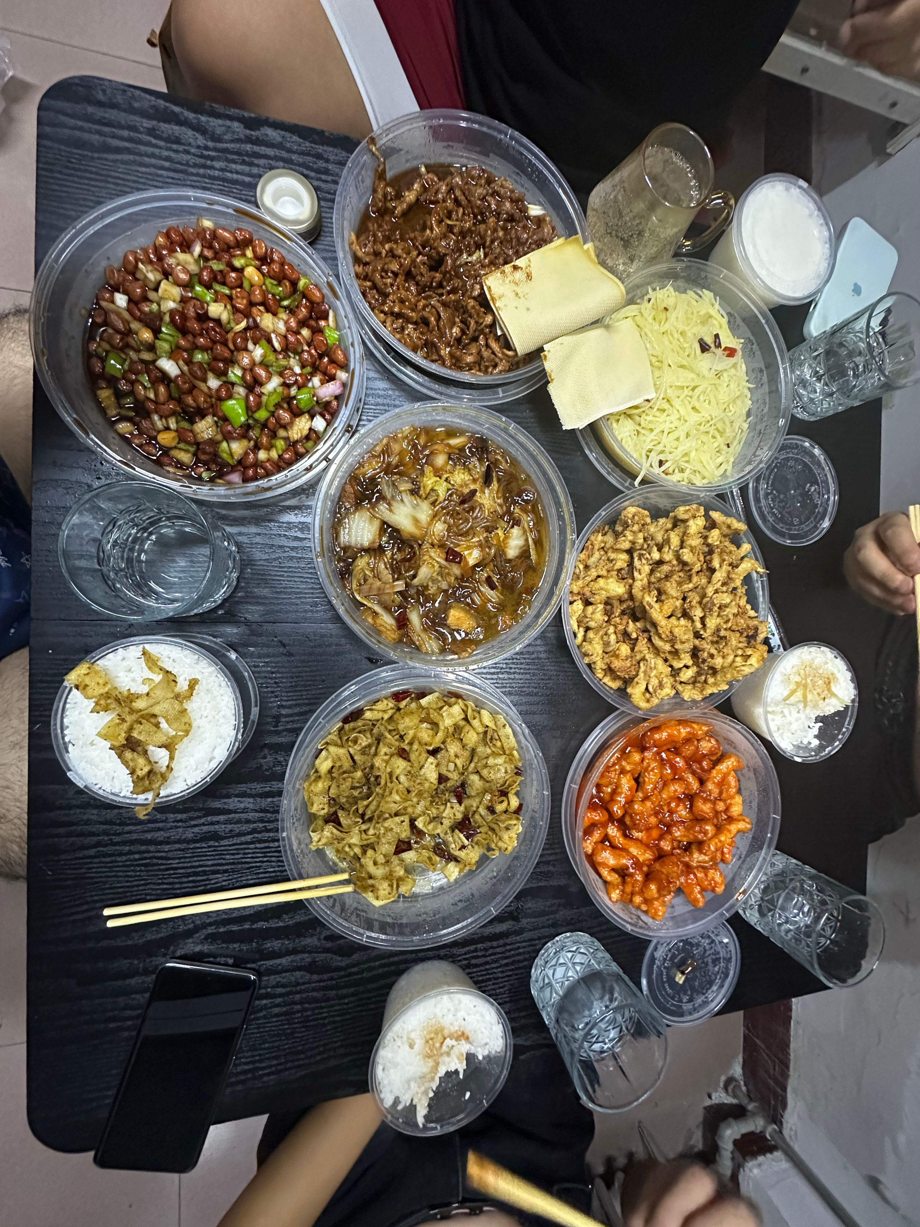 台风红霞台风 今夜我们共同举杯，欢迎远道而来的台风朋友 