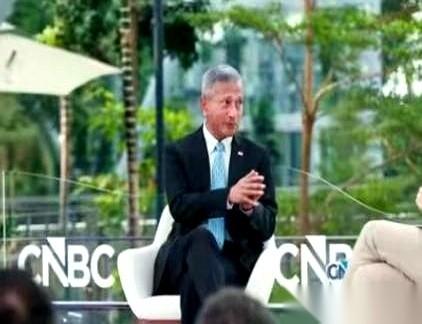 新加坡外长把话挑明了，一句废话没有。
他说，那两个最大的玩家一旦动手，全世界没一