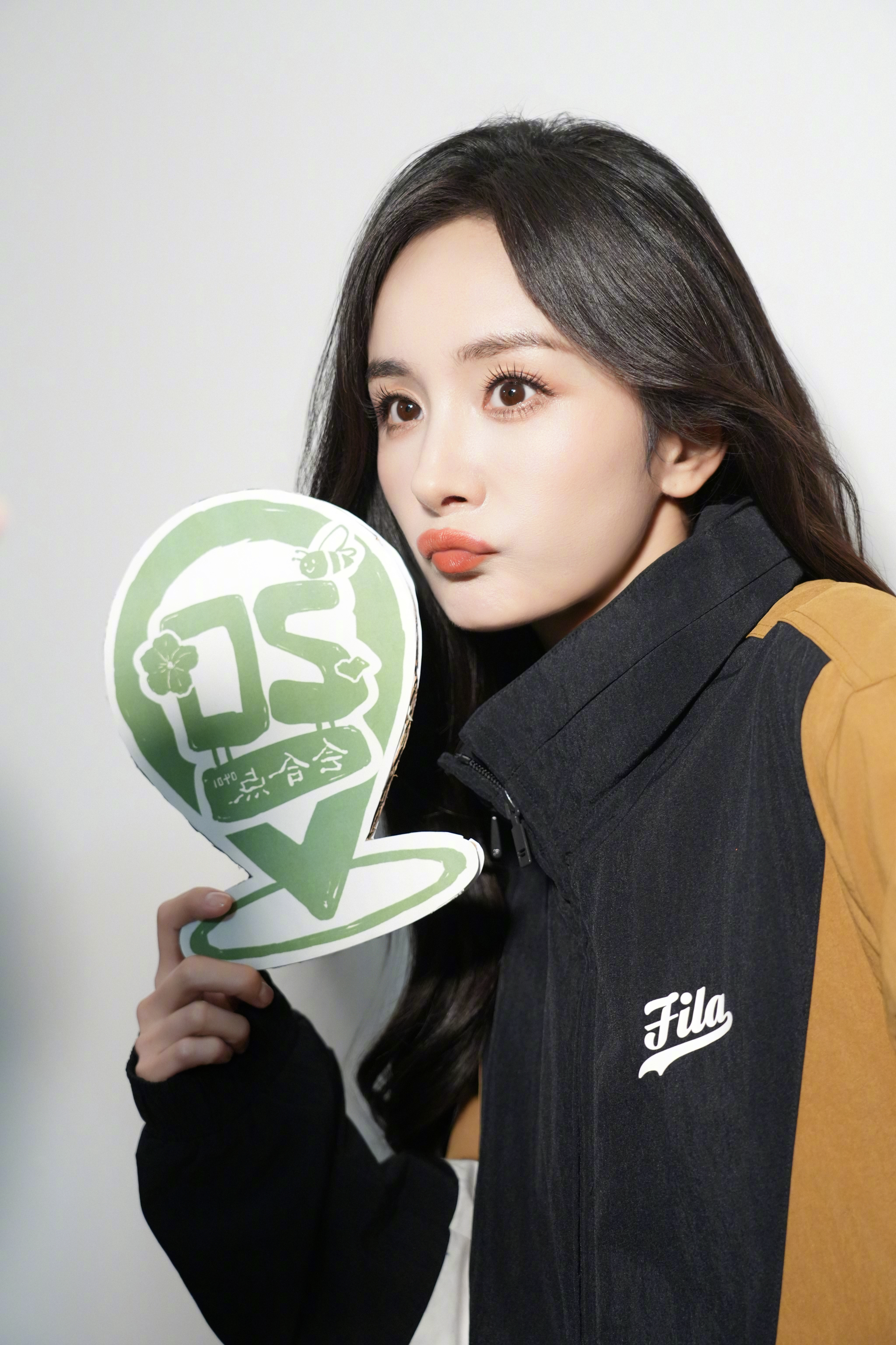 杨幂  live存静，已经被杨幂萌晕了嘟嘴就要亲亲，mua😘