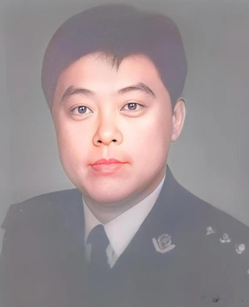 交警杀妻后登报寻人五个月，一只银杏枕头，把他送进大牢

2004年7月31日清早