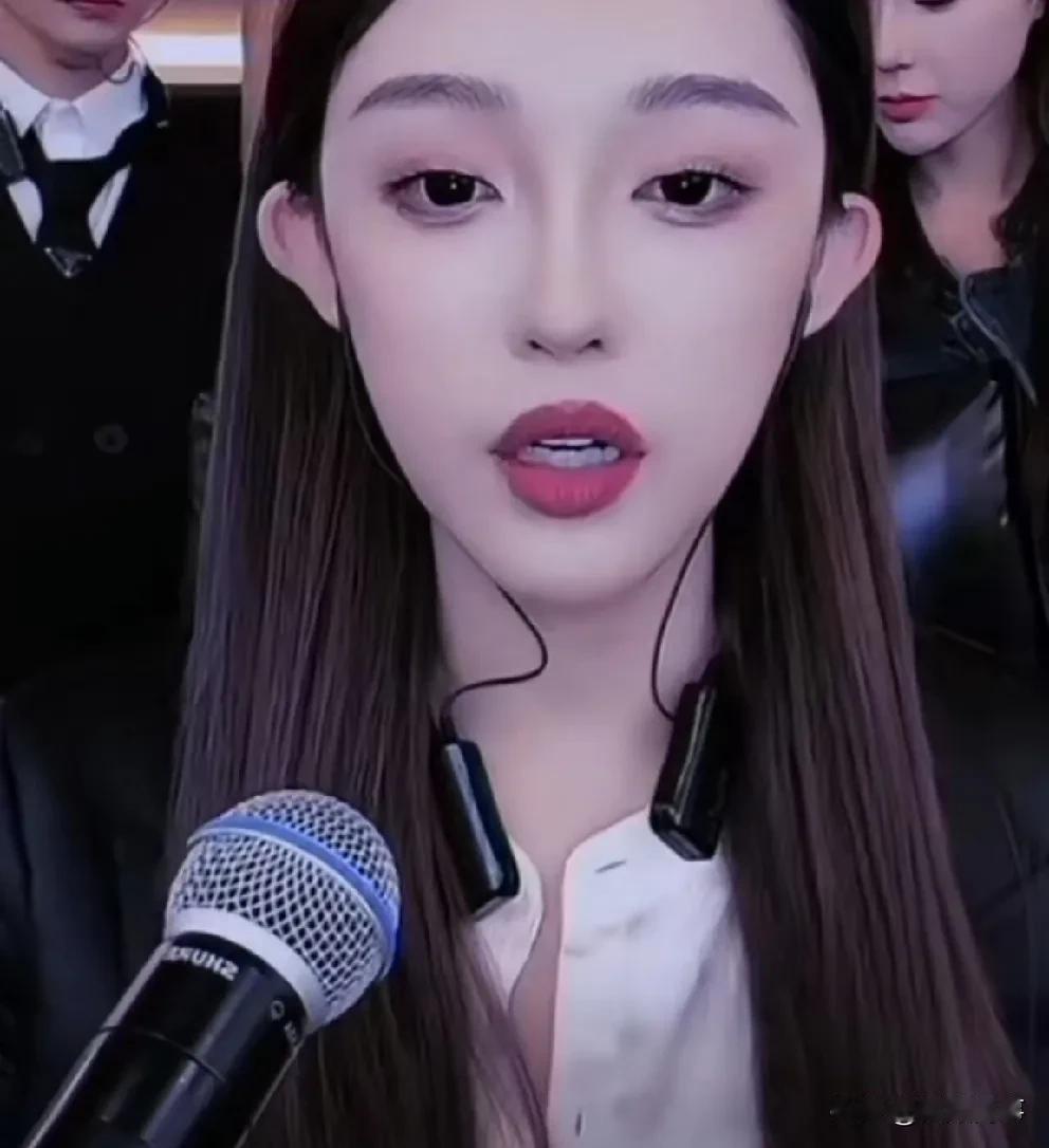 娜美回应21号参加老恩师活动，人家现在很难，锦上添花的事不需要我做！

    
