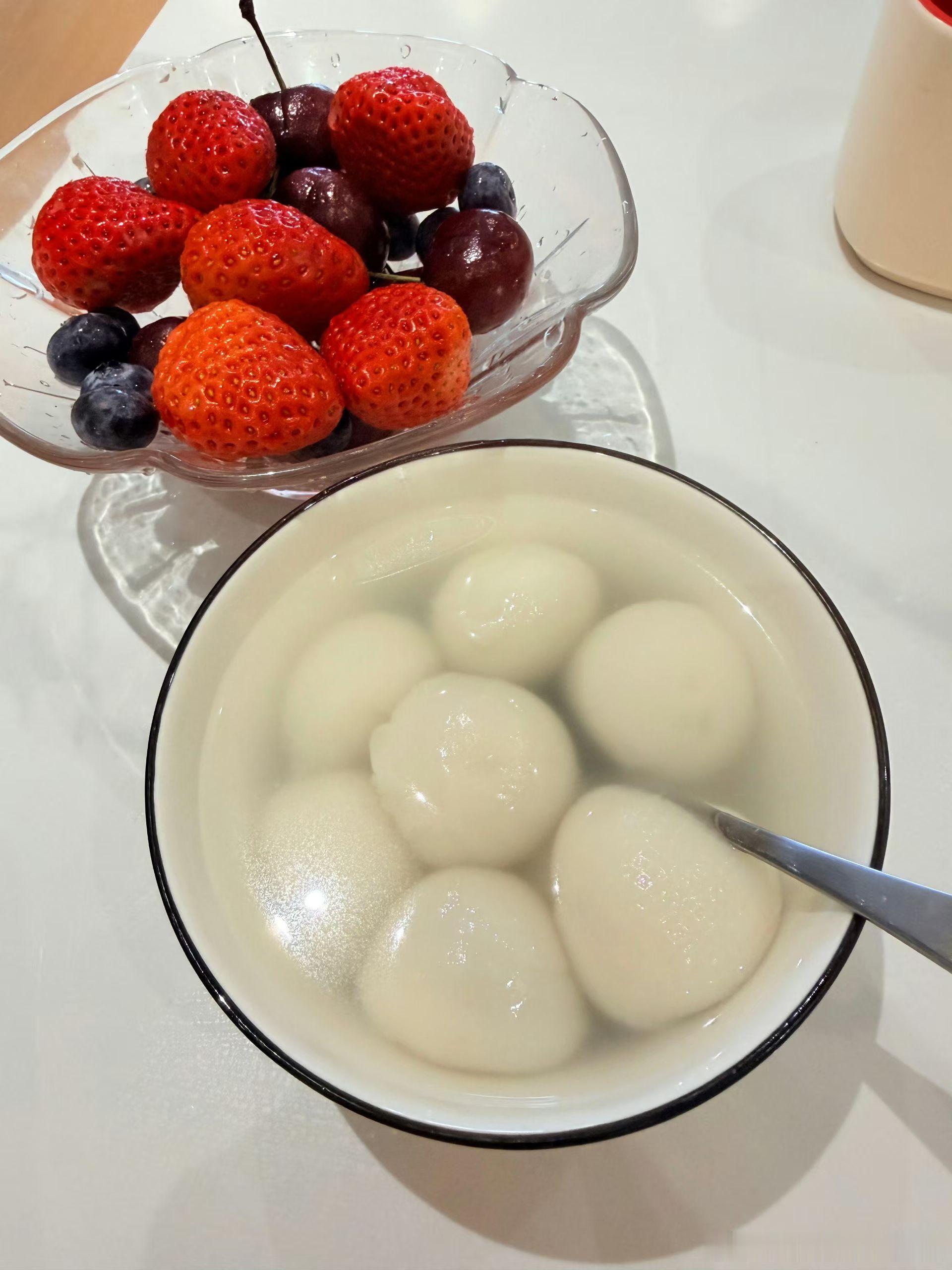 冬至冬至快乐！晚上你们吃啥呢？汤圆还是饺子