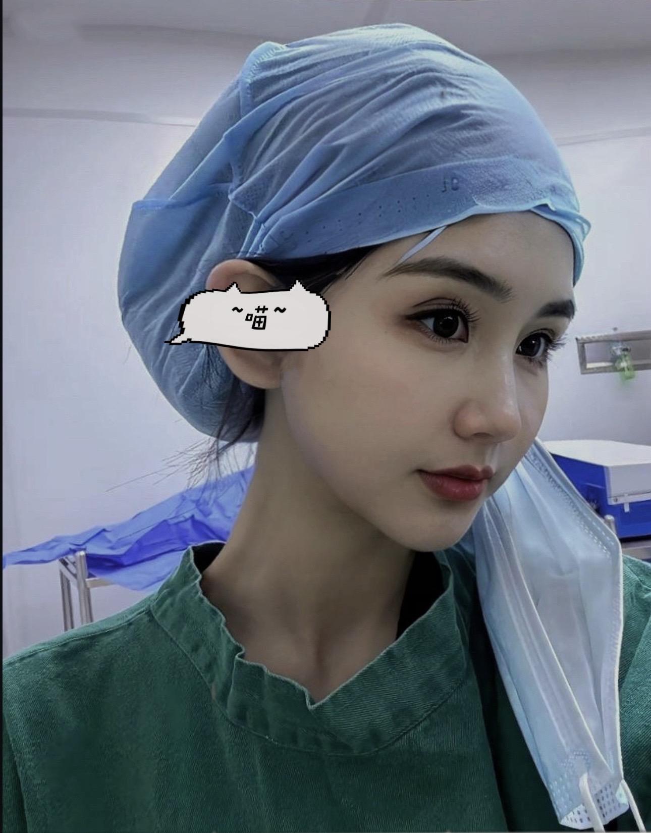 没有很明媚，只有浓浓的班味👩‍🏫