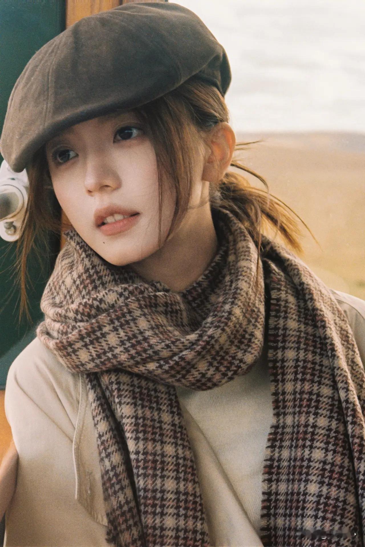 静女其姝，俟我于城隅。
爱而不见，搔首踟蹰。
             ——先秦