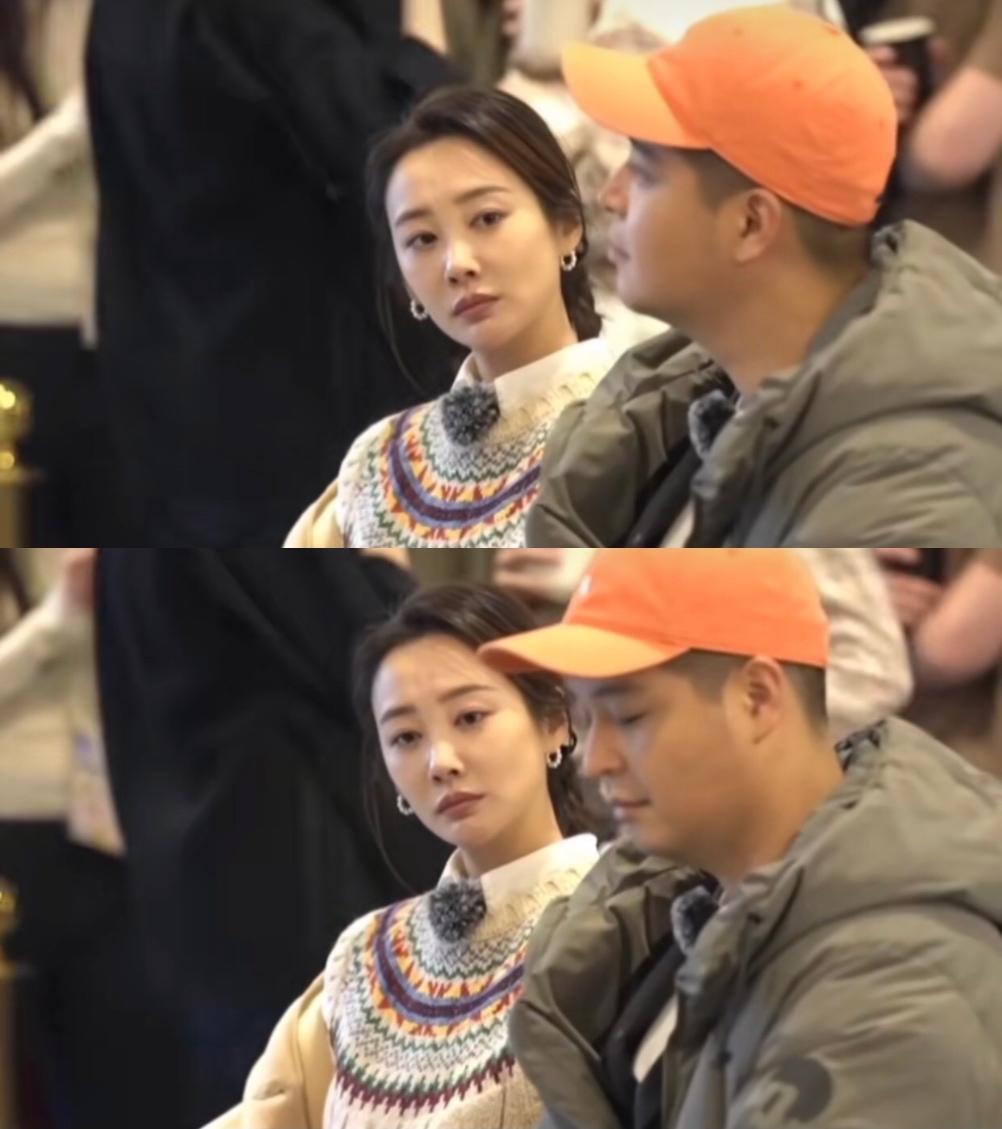 这么漂亮的老婆在身边，
马頔却着急赶着和周公有个约会，
李纯看上去跟剧里一模一样