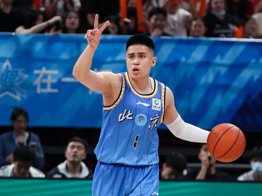 CBA北京北汽男篮以117比73大胜广州男篮，陈盈俊得到22分，3个篮板以及8次