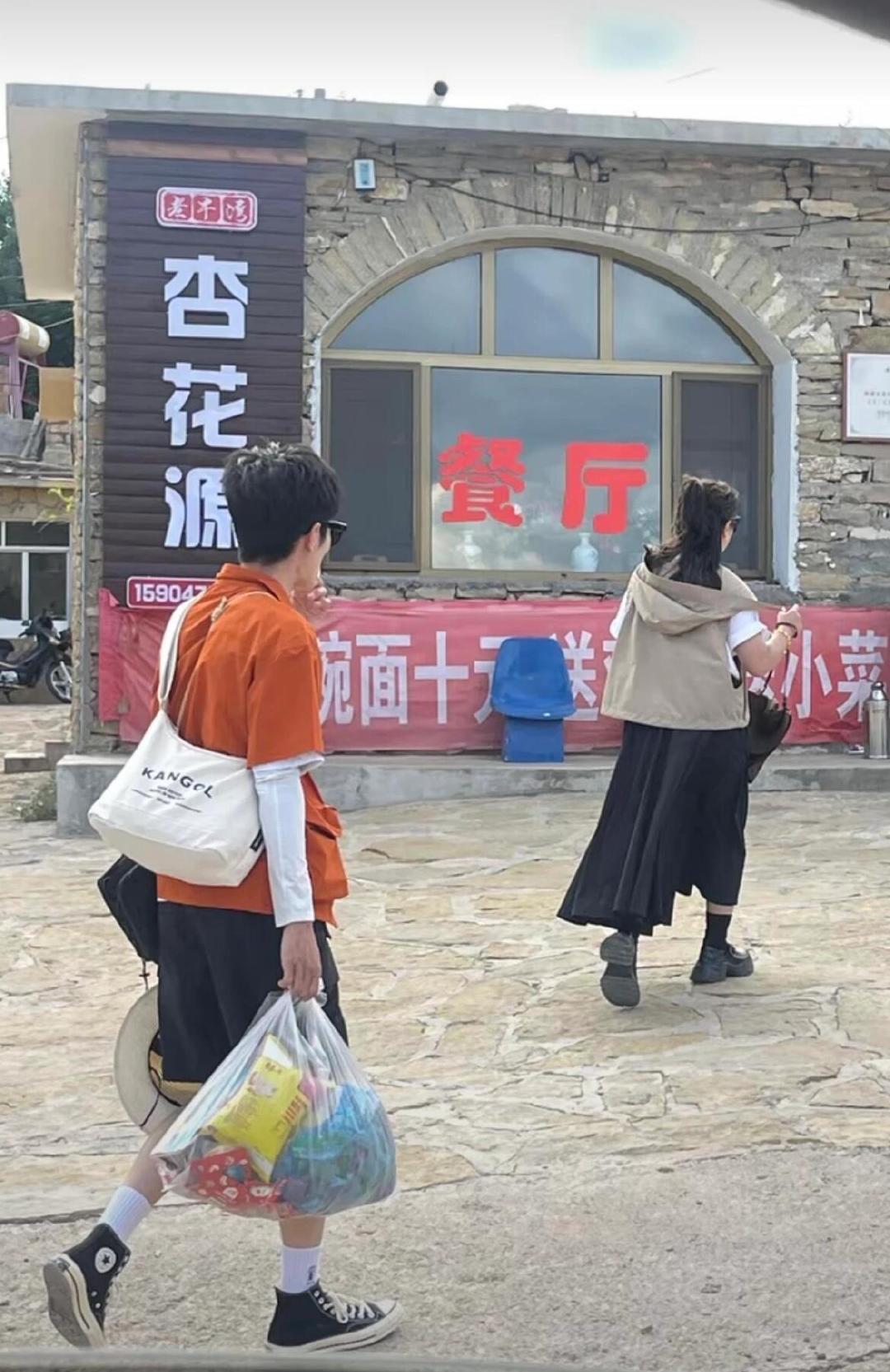 麦琳的自私和睚眦必报确实是其个人品格缺陷，然而李行亮在享受着麦琳对他的照顾的同时
