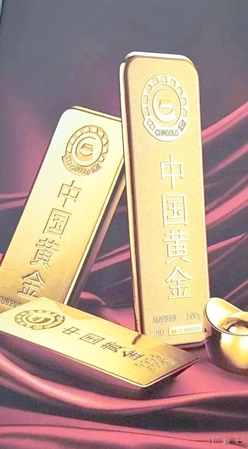 近日，一男子因涉嫌盗窃好友的黄金被警方带走。据了解，这名男子与受害人是多年的好友