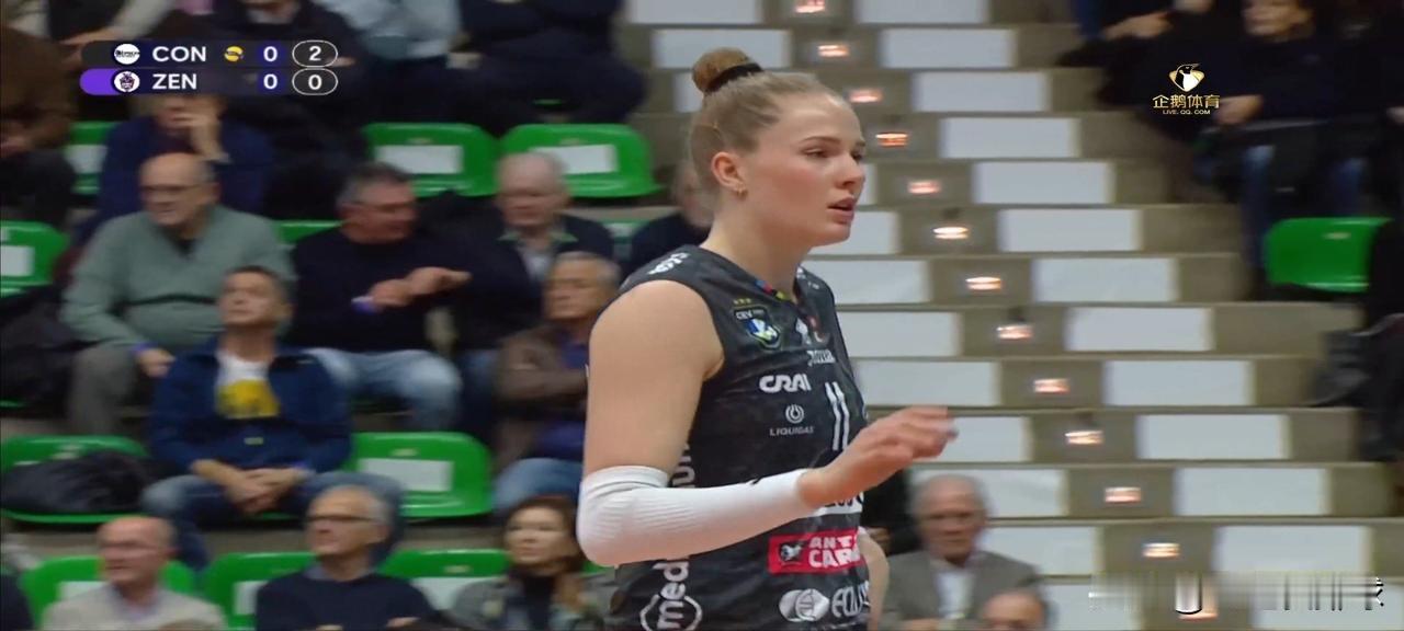 一觉醒来！科内鏖战5局3：2艰难战胜泽仁体育，迎来本届欧冠开门红。
我熬夜就看了