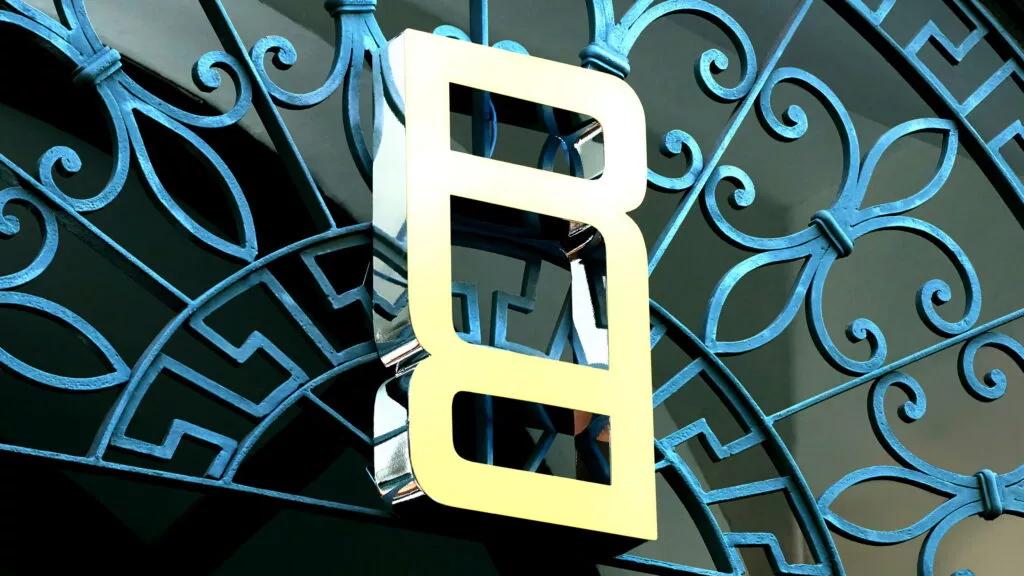 路虎揽胜悄然更换新标识，重叠 “R” 字母 + 金色元素

全新标识由重叠且镜像