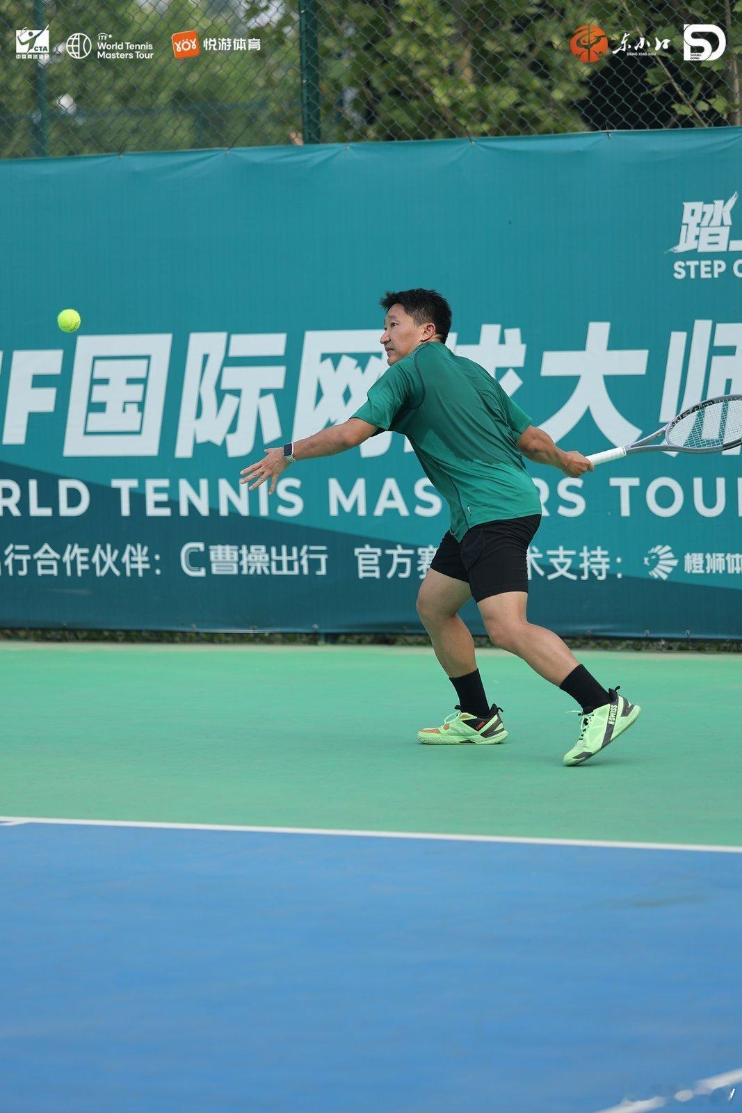 今天在ITF国际网球大师赛MT400“尚东杯”的赛场混了一下午——陪雅繁老公Le
