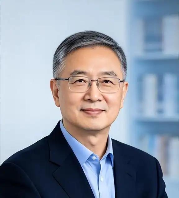 据说，目前有几个职业已出现人才过剩！
1. 教师过剩
2. 会计过剩
3. 法律