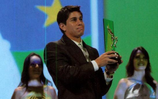 孔卡是一位标准的中场组织者，球风飘逸、大局观强、技术全面、传球精准，还兼具欧洲球