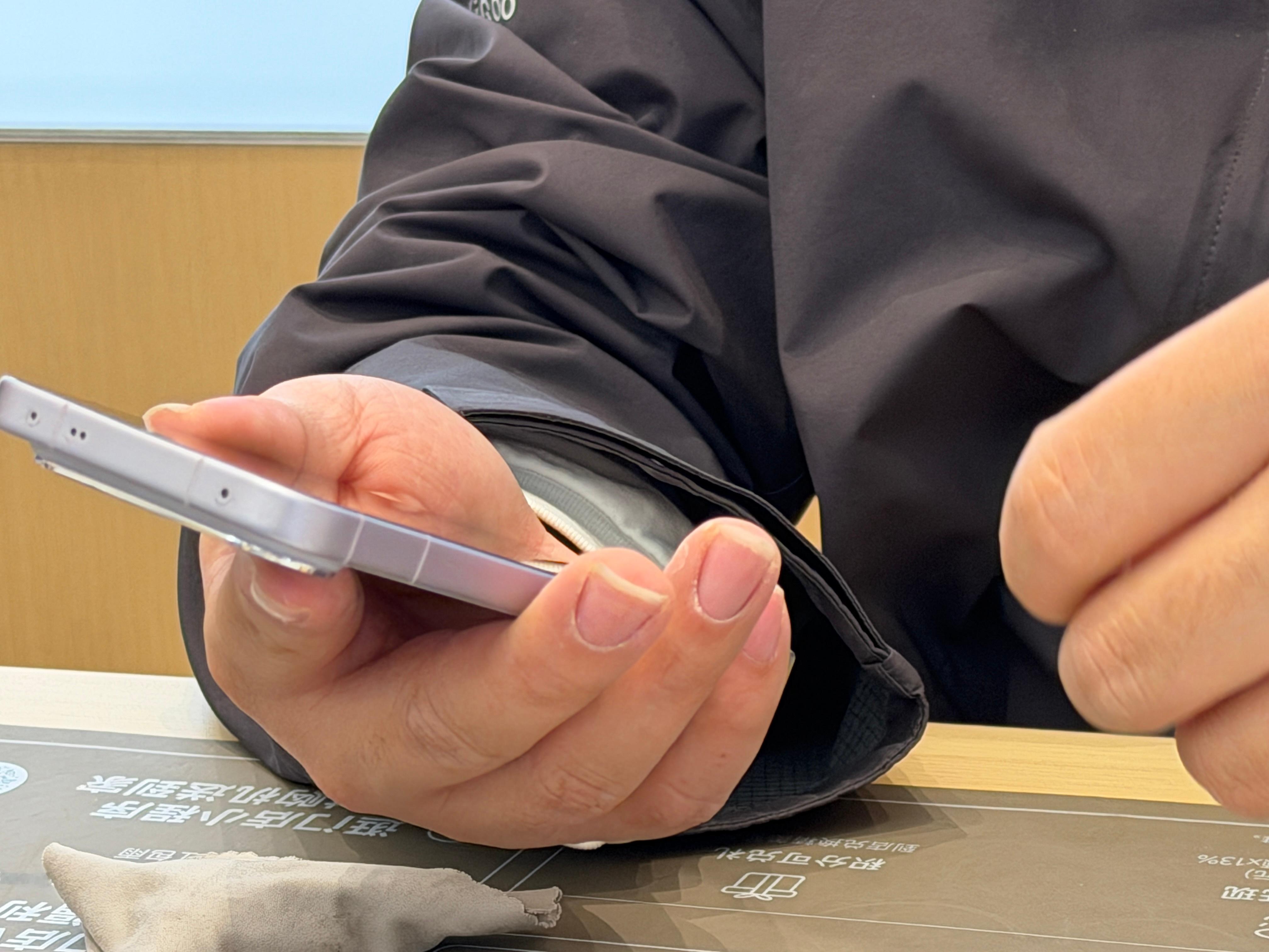 来vivo门店贴个膜一年6次免费额度！比我贴的好多了