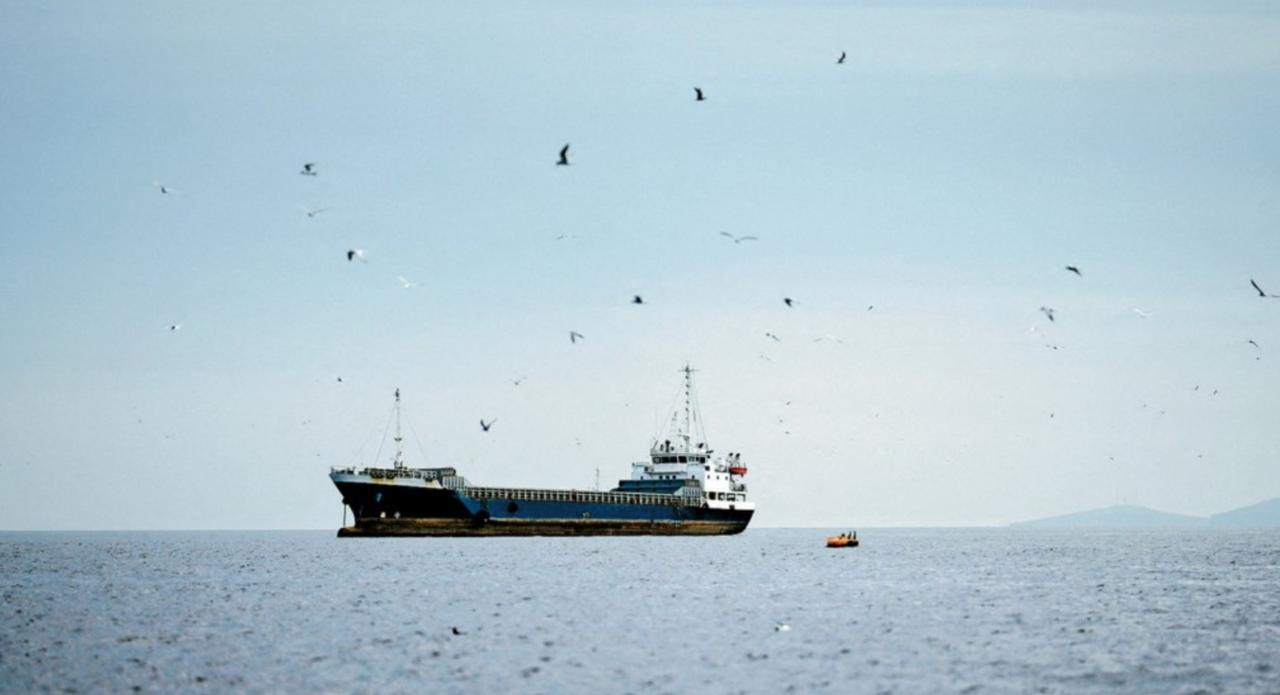 美军吹嘘“全面切断”伊朗贸易，海事数据直接打脸：霍尔木兹海峡根本没停航 
美国中