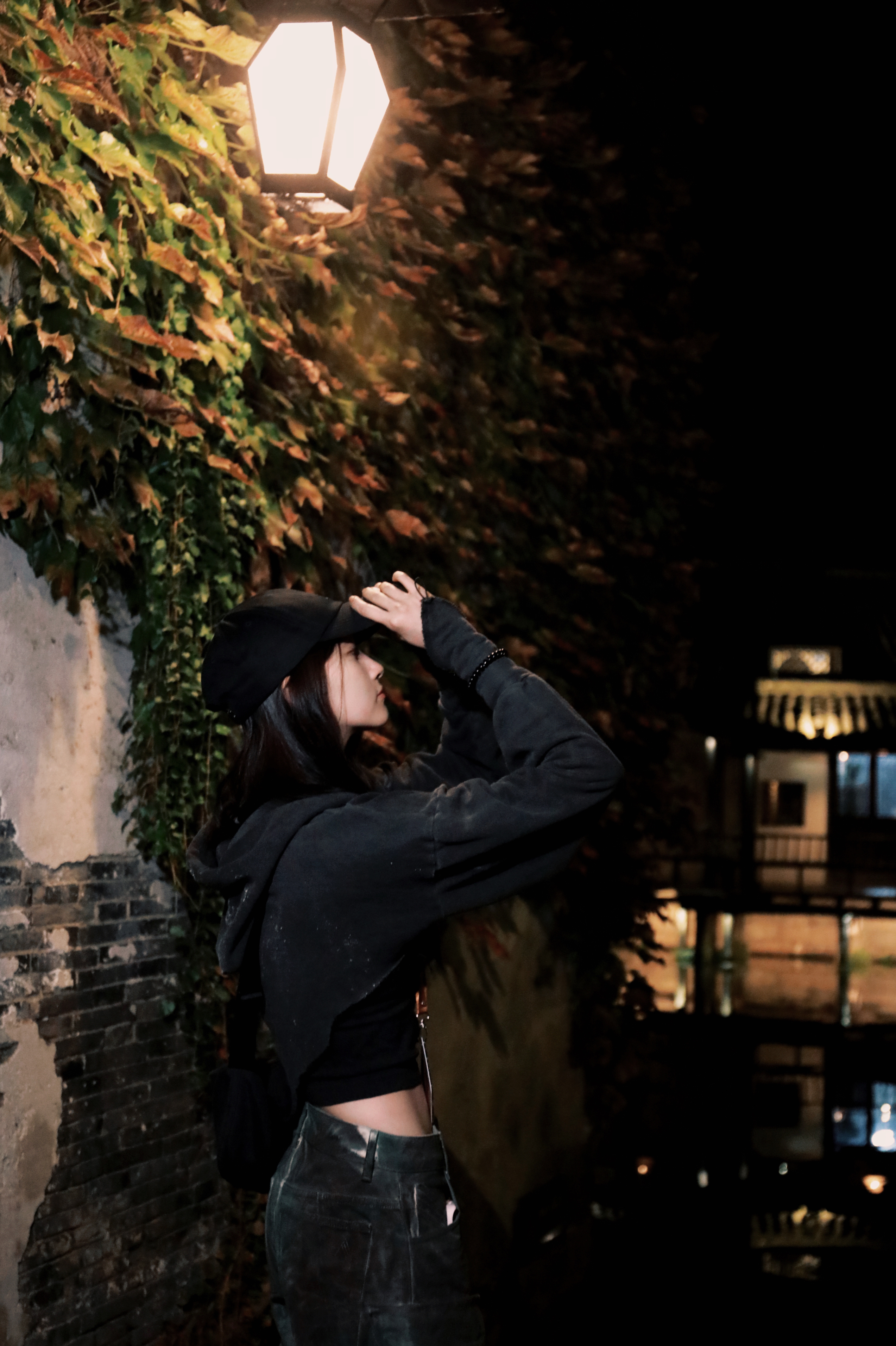 #关晓彤[超话]#  乌镇夜色随拍，遇见江南秋意🍁​​​