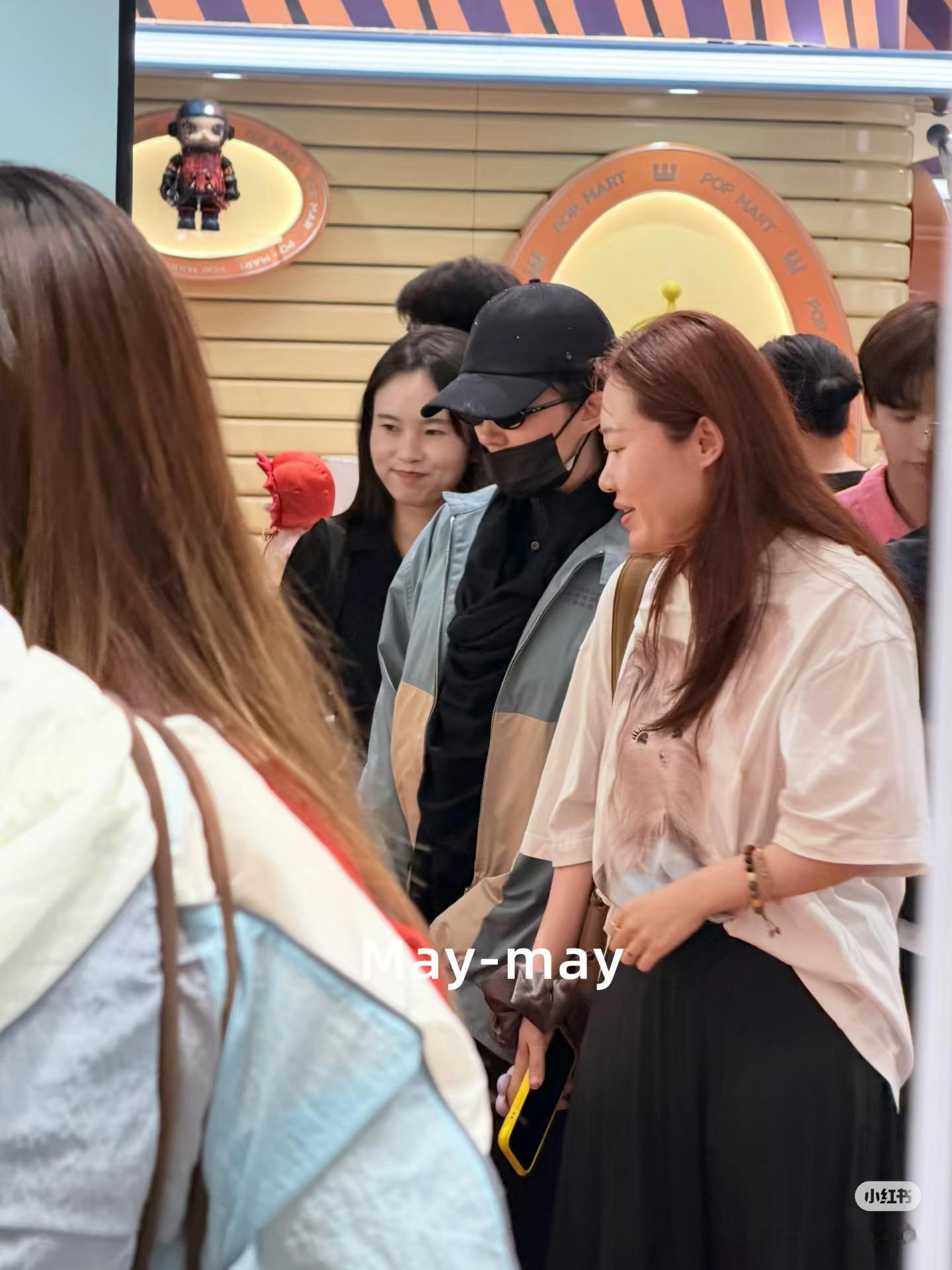 真的每次捂这么严实还是被一眼认出不怪她气质根本藏不住好吗 