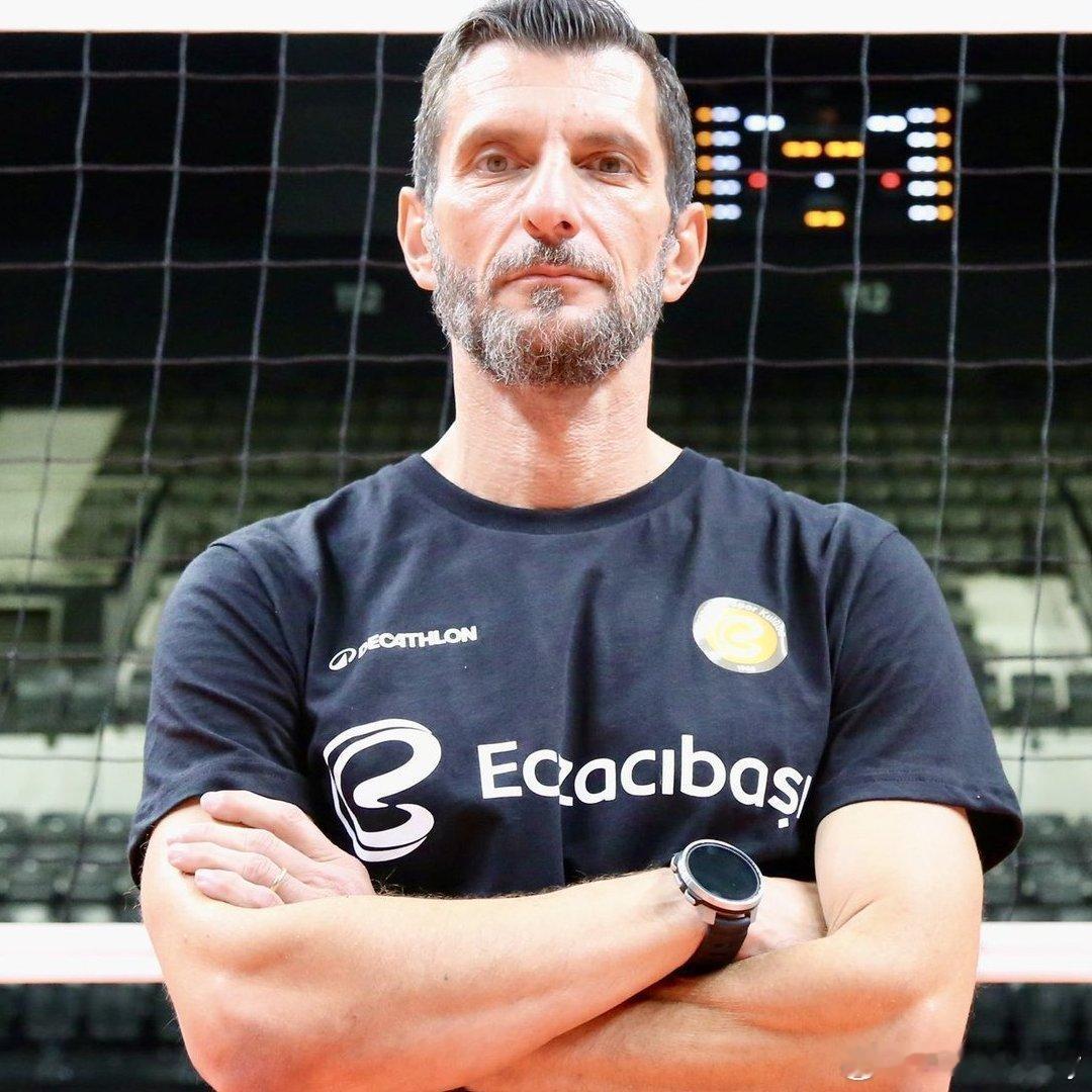 女排欧冠C组今晚米兰和伊萨奇巴希争夺头名，胜者晋级八强，负者则要参加附加赛。伊萨