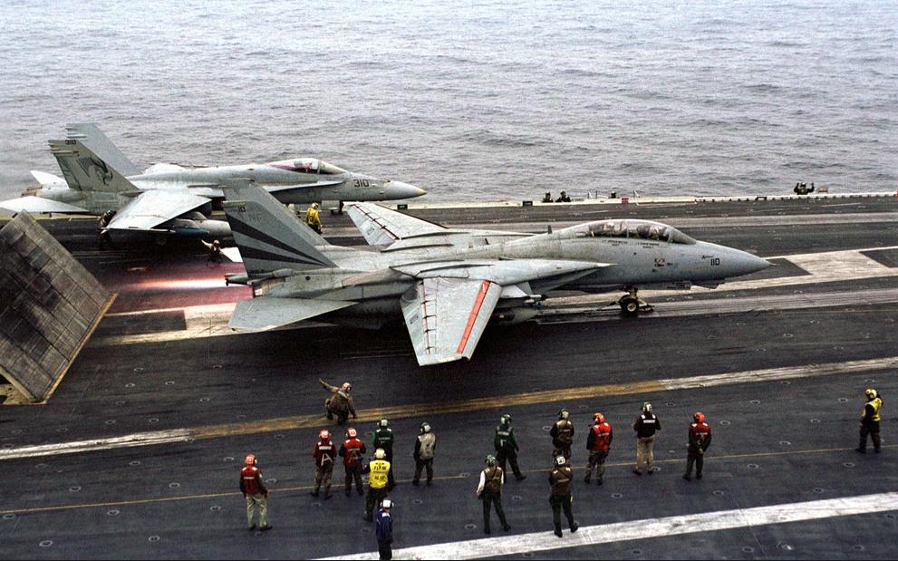 2006年9月，美国海军倾尽场面，为F14雄猫战机办了一场史无前例的盛大退役仪式