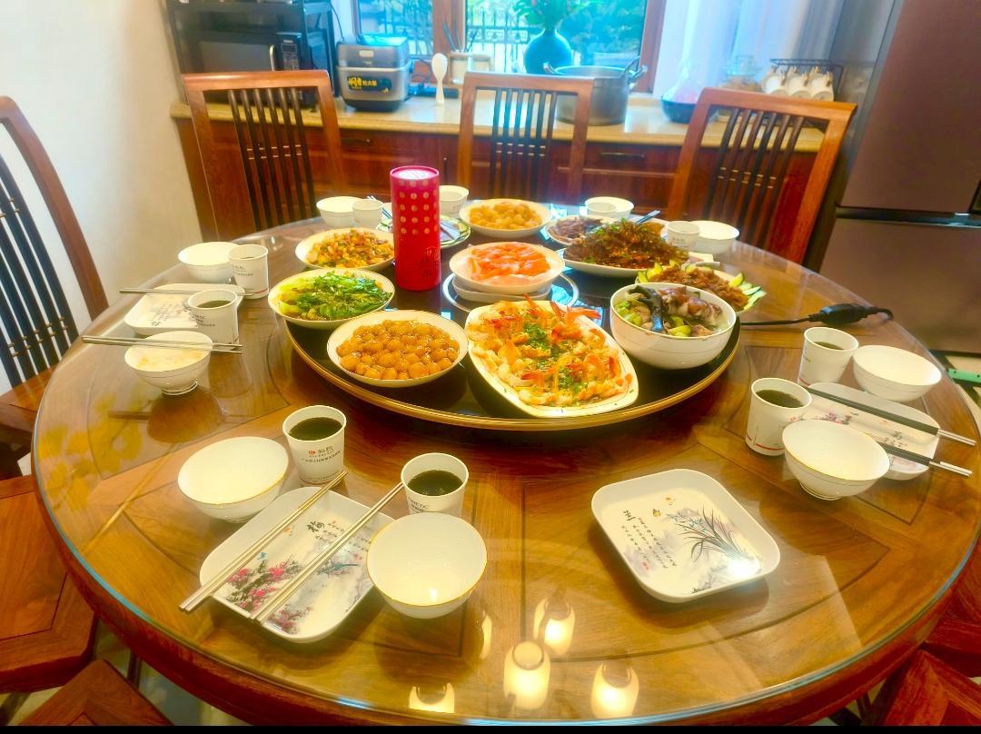 除夕倒计时！明天年夜饭怎么吃？记住这“八吃八不吃”，十道菜十全十美！

你家的年