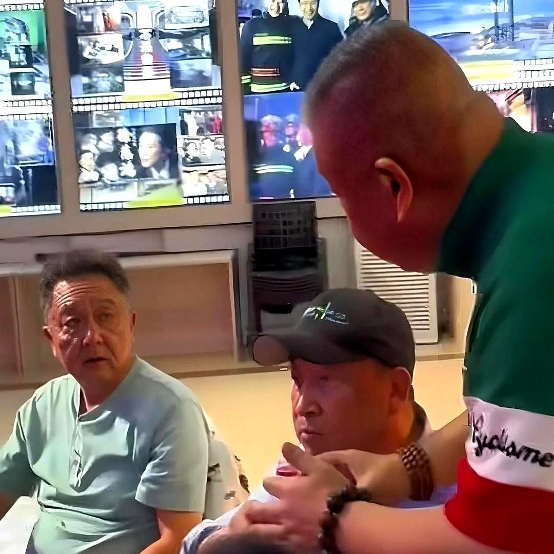 网传姜昆和于谦是死对头？这回真没戏看了。

近日梁天新剧开机，这俩人在影视基地碰