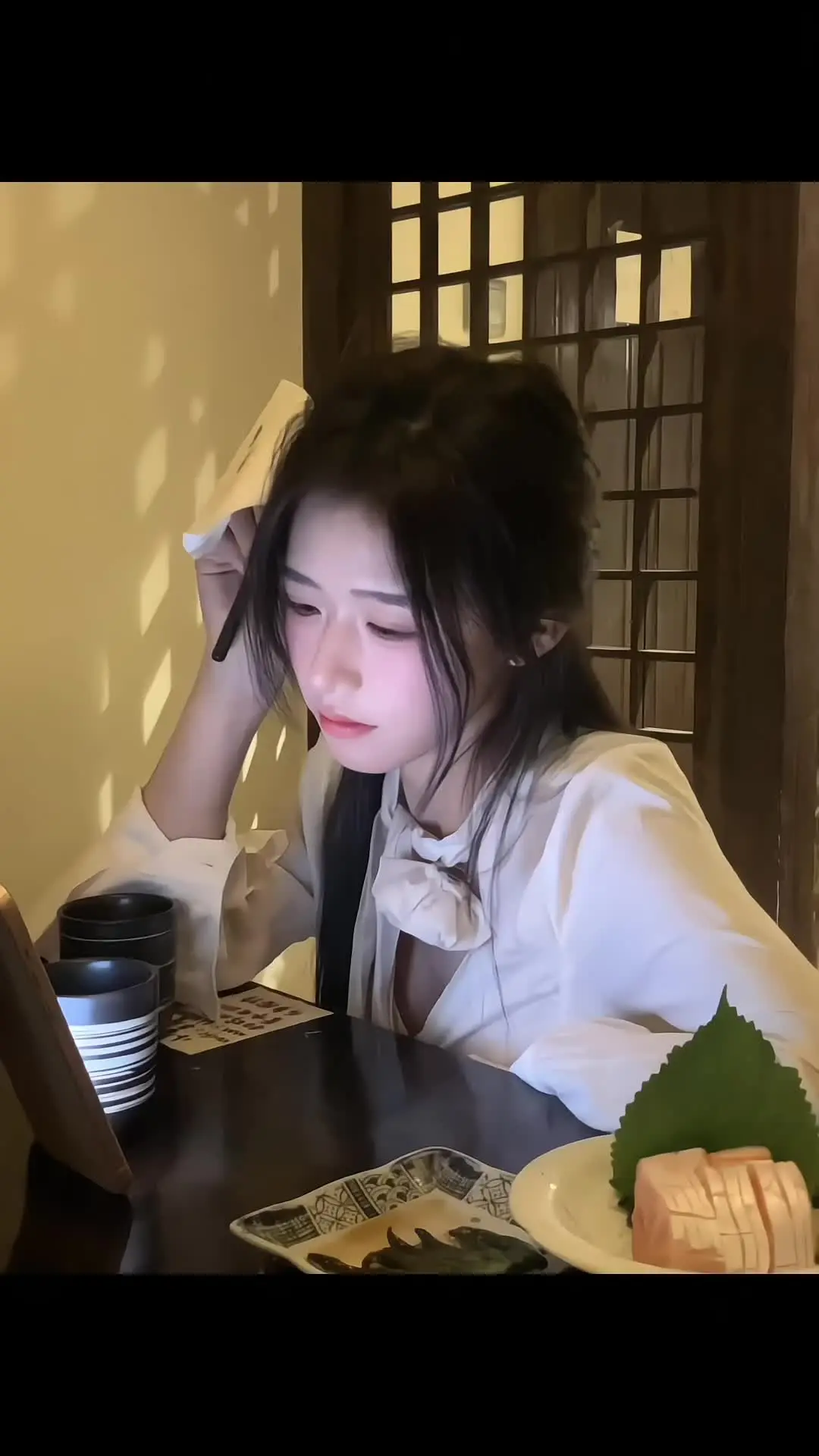 “我们都越爱越醒 越来越不真心”