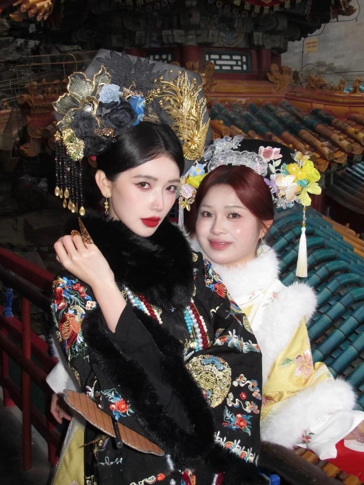 曝方圆吸干了阿爆流量方圆跟阿爆，靠着女神搭配搞笑女的反差合拍圈了一大波粉，但发现