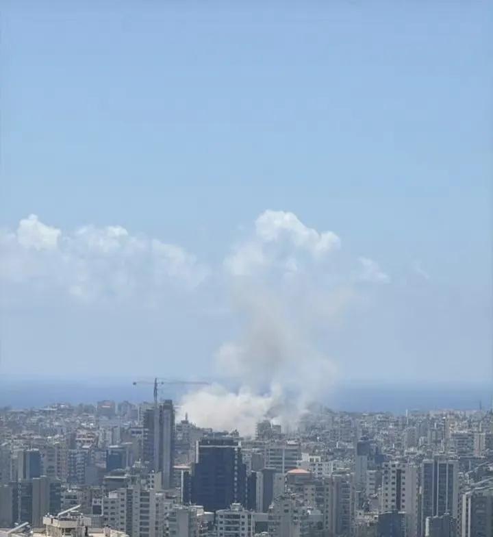以色列空军稍早前对黎巴嫩首都贝鲁特南郊的居民区发动多次空袭。很明显，以色列是在阻