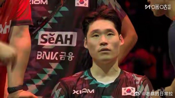 2月28日，WTT新加坡大满贯男单1/4决赛，王楚钦对阵张禹珍。比赛进行到第四局