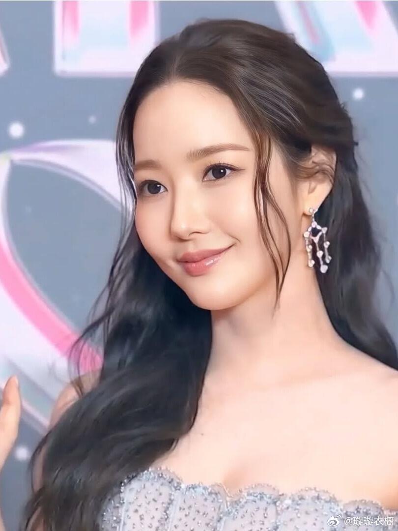 朴敏英怎么瘦成这样了朴敏英新剧状态好瘦！和当年演金秘书时简直两个人，这差距也太大