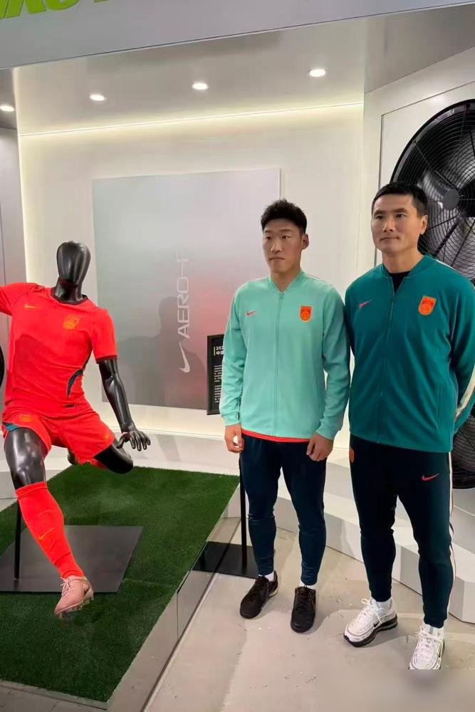 申花高薪外援特谢拉，现在续约值不值，球迷吵翻了。
 
吴金贵执教时，他18场只进