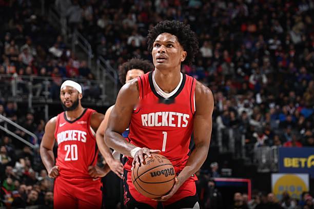 由于史蒂文-亚当斯的受伤以及克林特-卡佩拉的不受重用，火箭在也是直接放弃了之前每