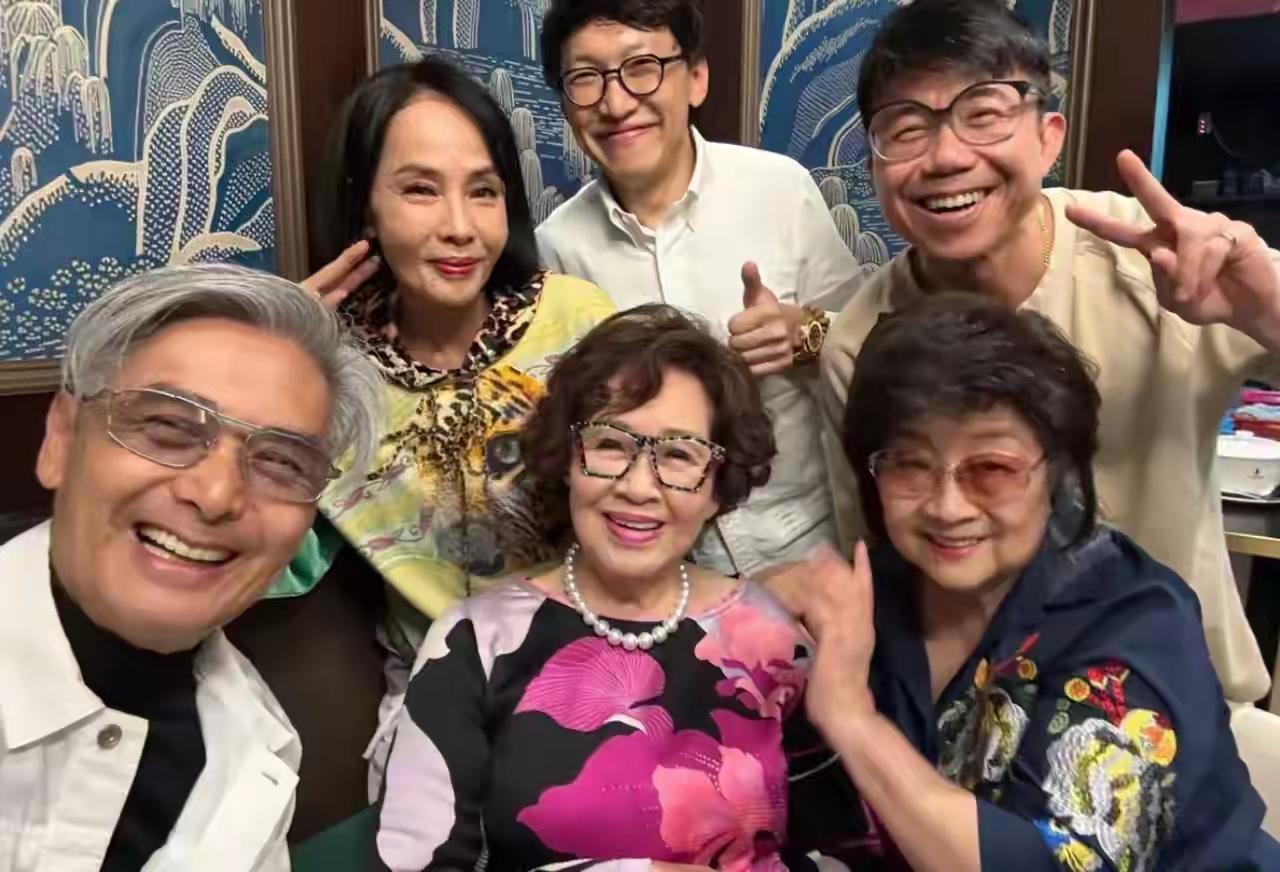 时光匆匆，一代电影人正在悄悄离去，
施南生走了，她的闺蜜是林青霞，胡因梦这一批，