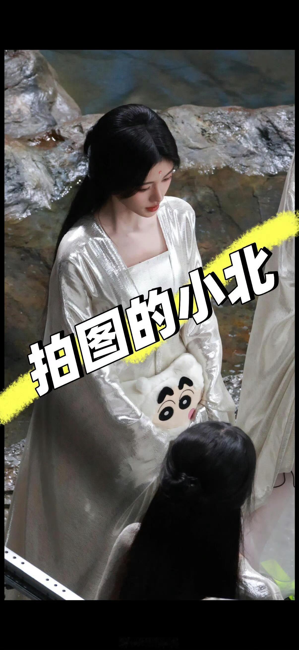 鞠婧祎陈都灵白衣路透  鞠婧祎陈都灵同款妆造  鞠婧祎陈都灵白衣路透，同款妆造都