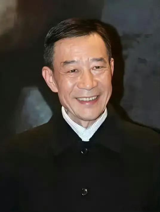 李雪健已经完全听不见了我敬爱的李老师真是一个好演员人民的好艺术家太辛苦了 