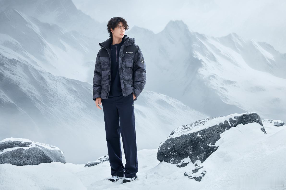 天冷了王一博有鸭鸭不怕冷 还在纠结冬日怎么穿得又暖又潮？看王一博就够了！各种羽绒