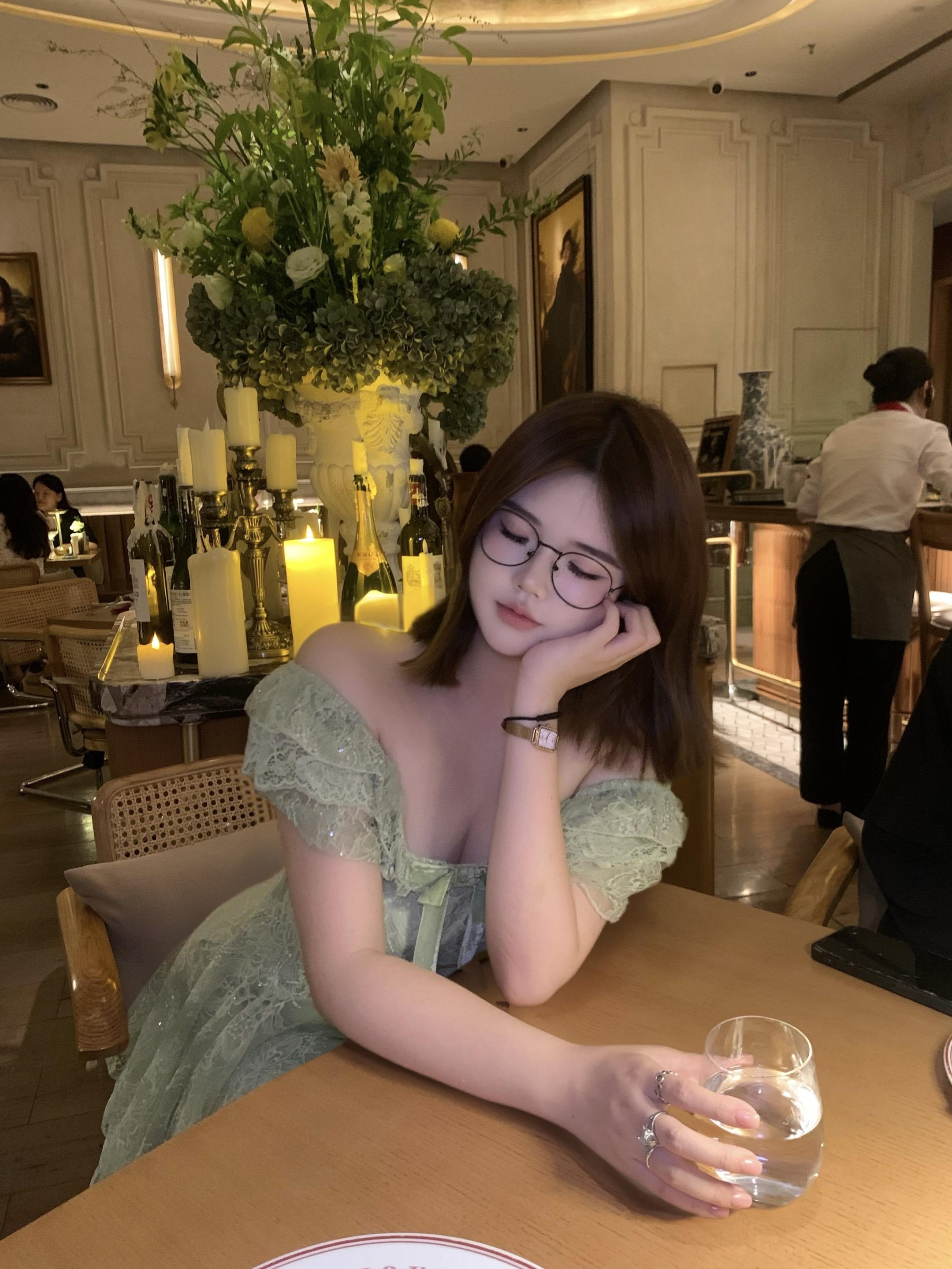 如果所有人都指责你，那姐姐抱抱你
