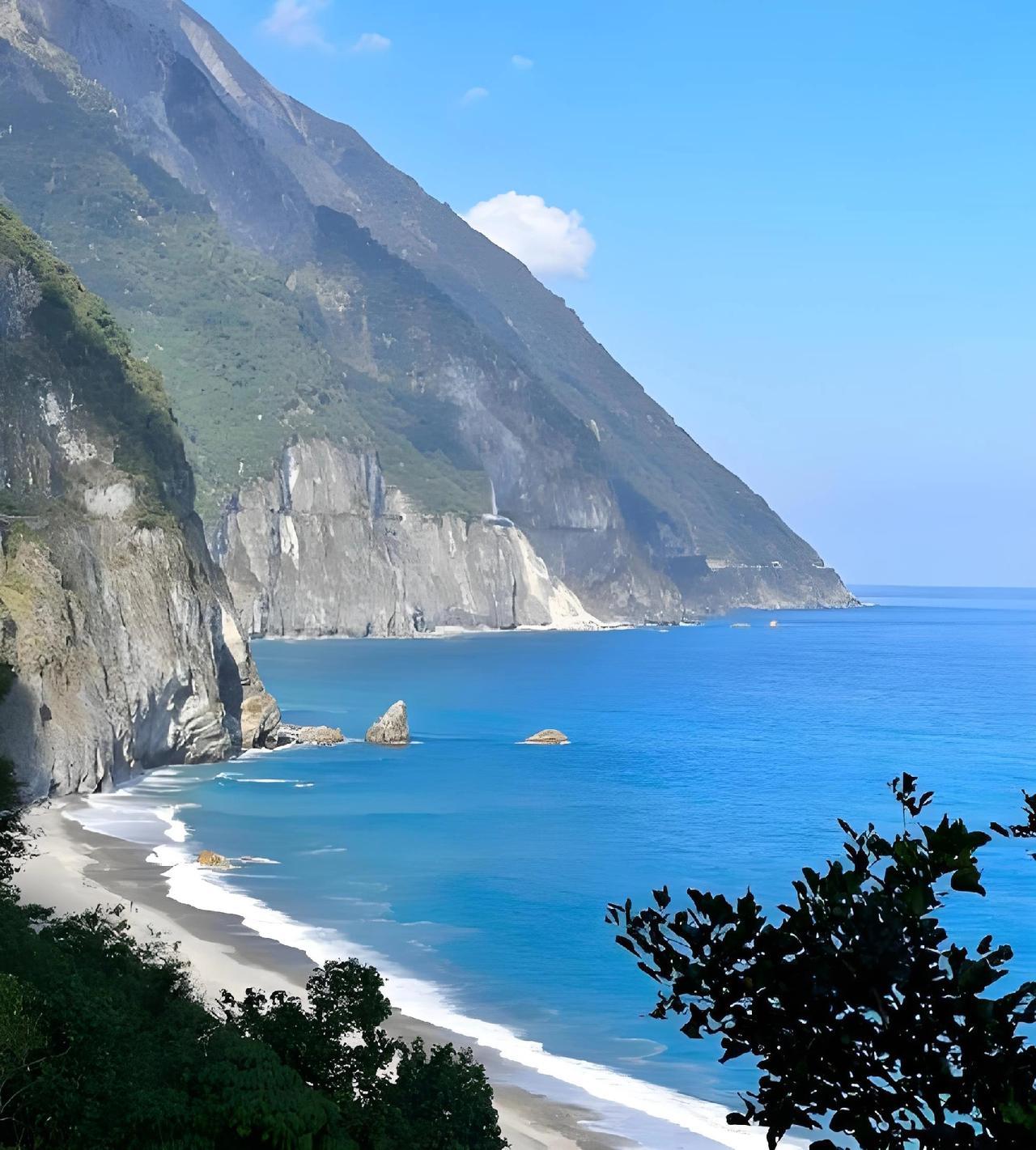 我建议将来岛上驻兵，海空军为主，陆军只在北部和南部象征性驻扎。火箭军暂不进驻。武