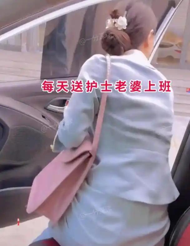每天清晨都能看见暖心一幕，广东这位男子雷打不动开车送护士老婆上班，隔着车窗看着妻