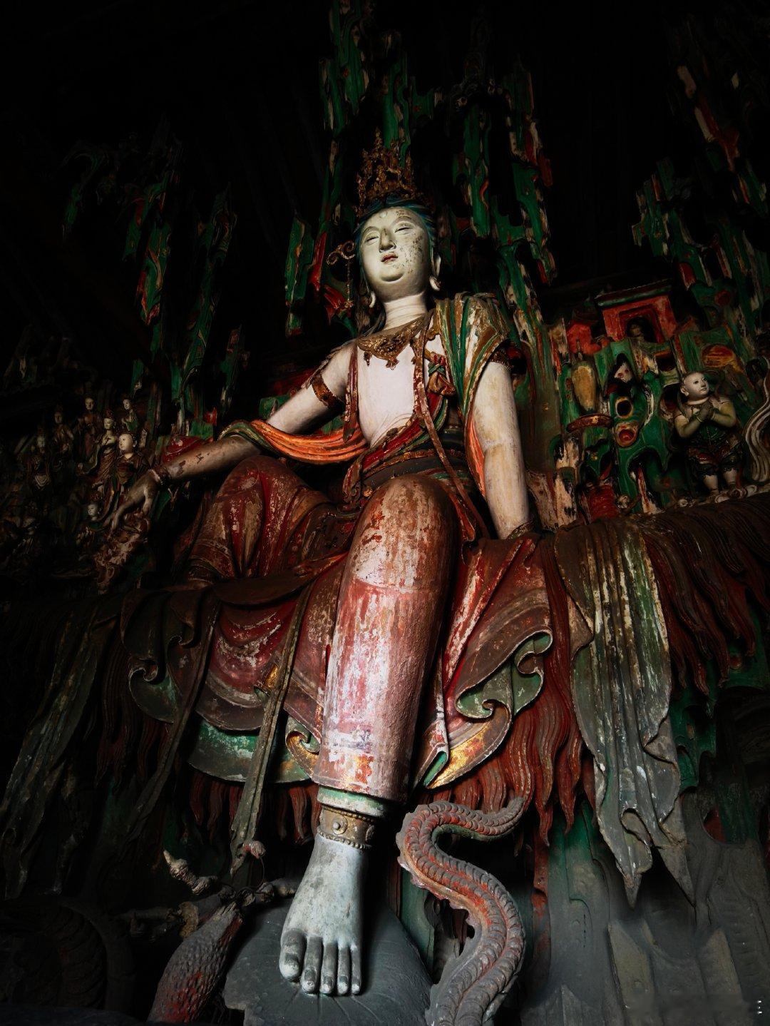 镇国寺和双林寺都要维修了今年好多古建在修，奉国寺也在修镇国寺和双林寺我是非常推荐