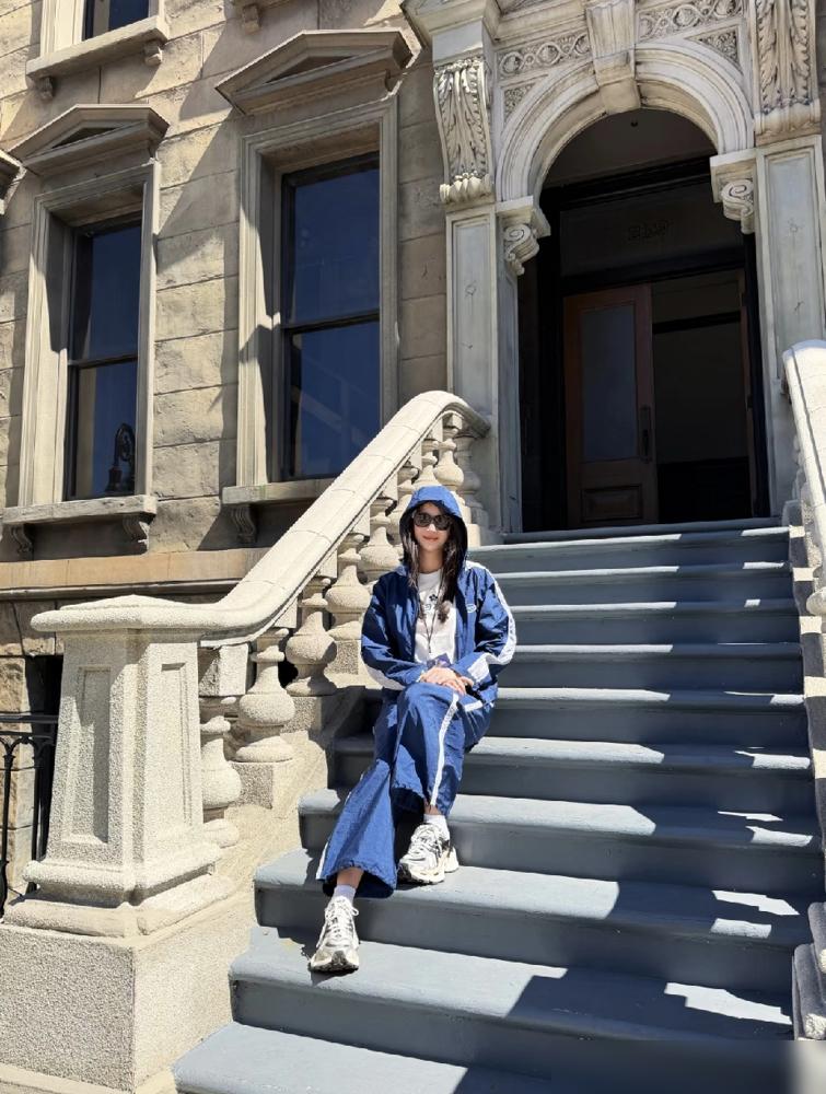 刷到王添艺逛好莱坞环球影城的照片了。
笑的清爽元气，跟赛场上绷紧的样子完全不一