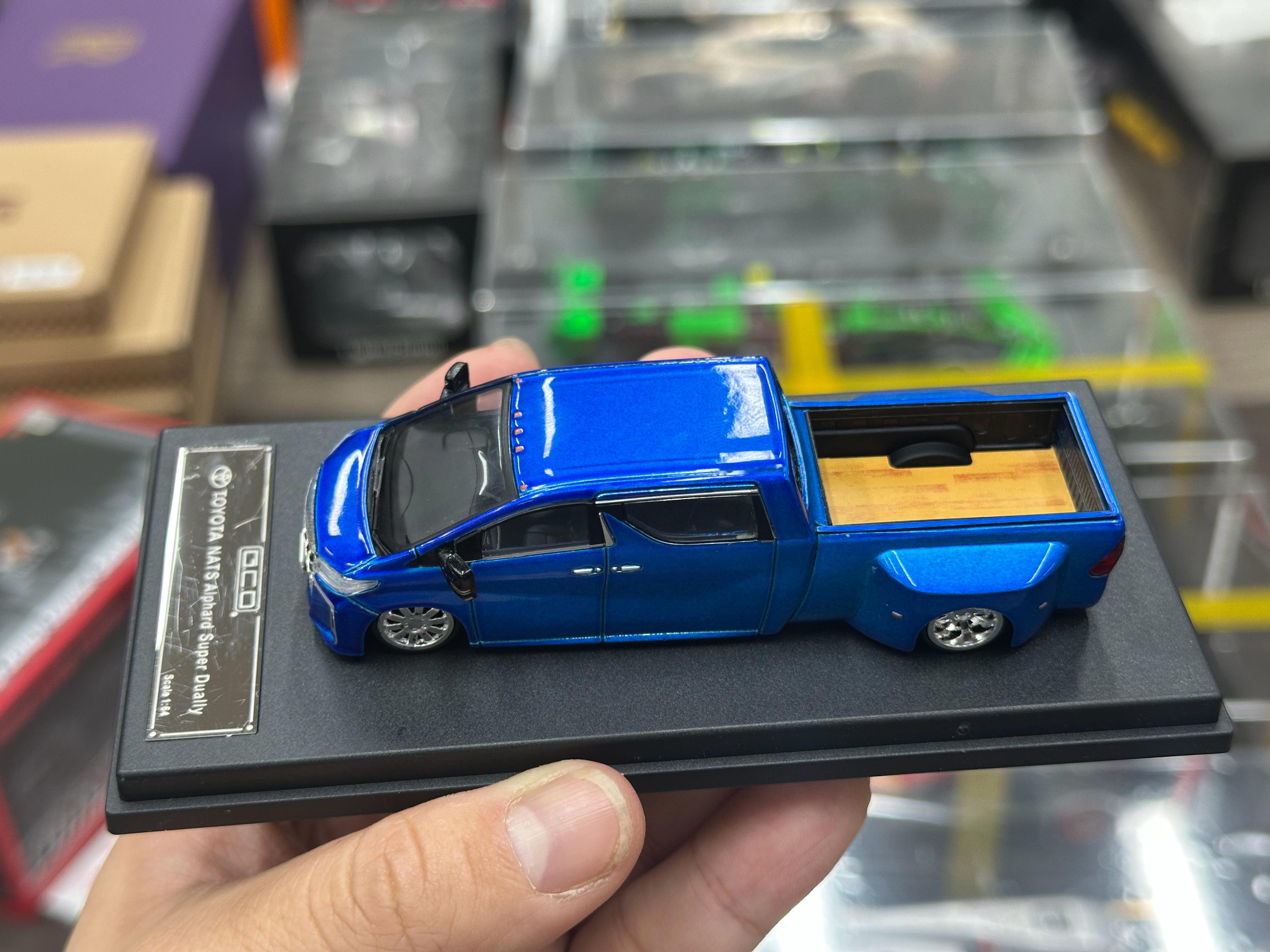 这个好怪，我好喜欢。  