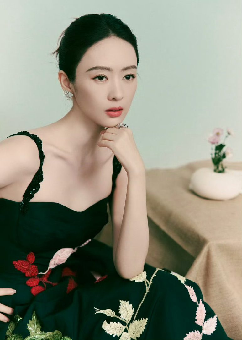 童瑶方辟谣继子传闻离谱谣言别乱传！童瑶工作室正式辟谣，所谓继子关系纯属杜撰，双方