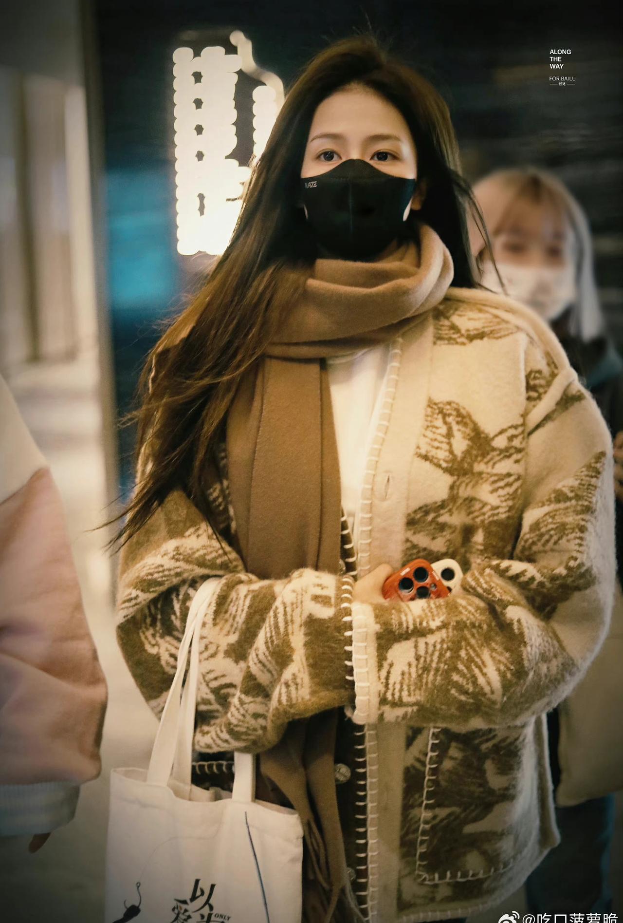 白鹿超话白鹿叶璃 🥀白鹿王韵娜 
若心动可聆听 那定是风铃摇响的节奏 清透如初