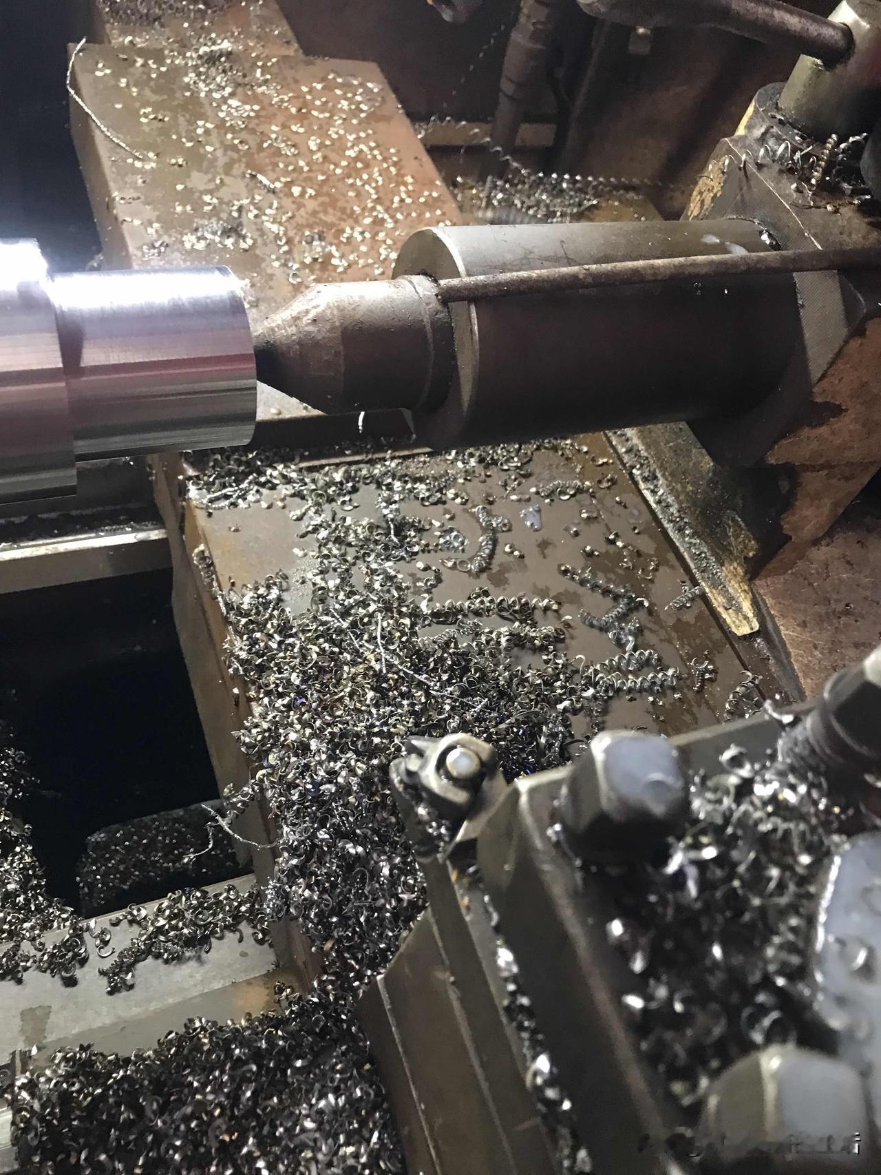 开数控车的大师傅都觉得撞机很正常的，而且不撞机不成大师傅。问题是撞机后能够快找出