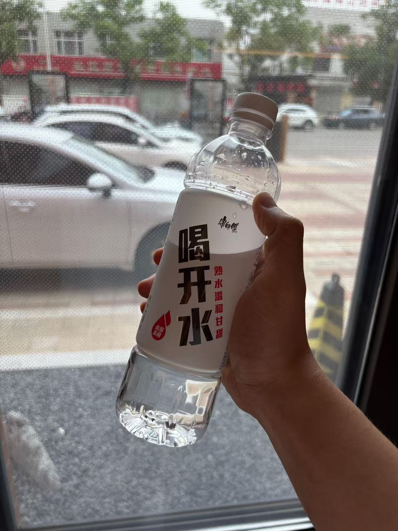 只喝水不喝饮料的朋友戒掉奶茶汽水真的超明智，长期少摄入多余糖分，体内火气变少，很