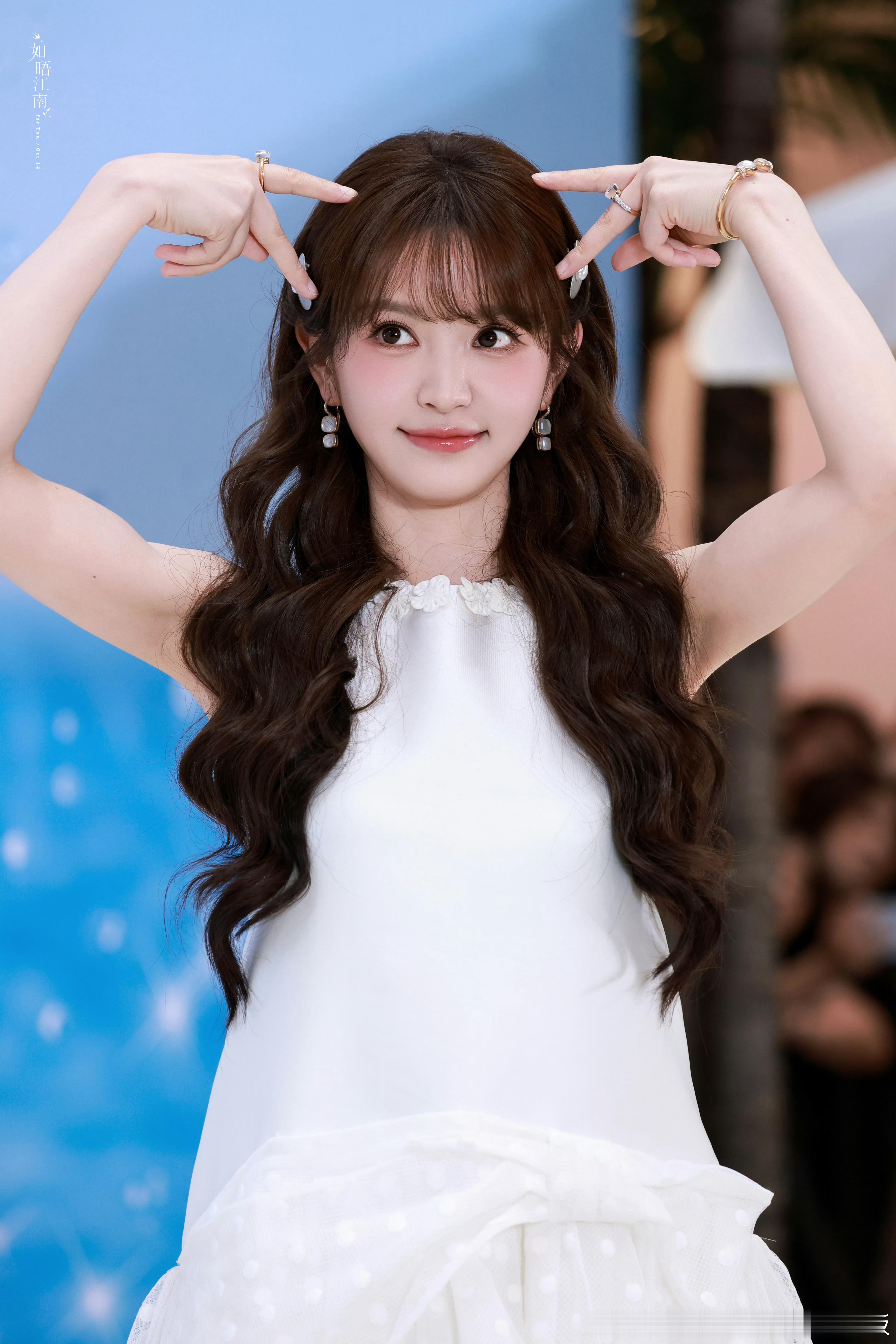 田曦薇  🐱田曦薇林知夏 🐱田曦薇天才女友 愿你永远保持初心在热爱的领域闪闪