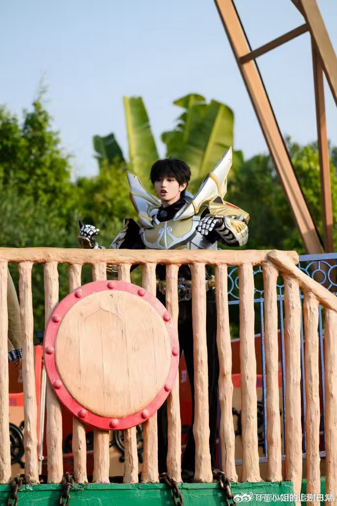 穆祉丞录综艺哭了穆祉丞被吓到腿软恐怖综艺对软乎乎的小穆也太狠了，吓到腿软又心疼又